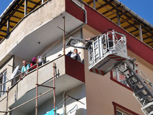 Trabzon'da yaşlı kadının imdadına itfaiye yetişti