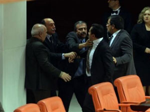 AKP ile BDP'li vekil yumruklaştı!