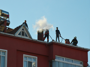 Samsun'da çıkan baca yangını korkuttu