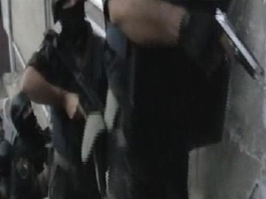 Çaldıkları çelik kasayı açamayınca..