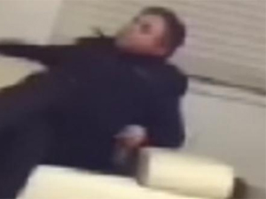 O polis bakanın ofisini izinsiz basmış