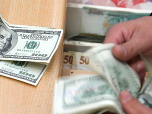 Dolardan tarihi rekor