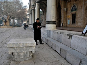 Emekli müezzinden ilginç hareket! Ölenlerin...