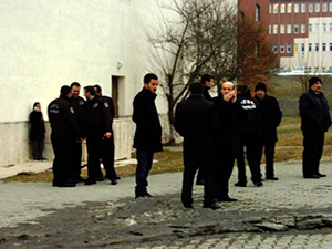 Üniversite karıştı ! 3 yaralı