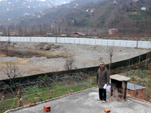 HES için mahalle bariyerle çevrildi