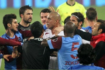 Bilica'yı yumruklamak isteyen TS taraftarına dava!