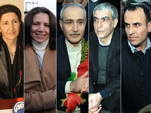 Tahliye edilen milletvekilleri Meclis yolunda