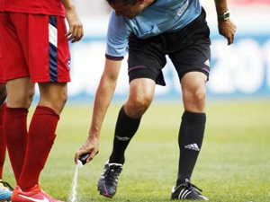 Gol çizgisi ve sprey teknolojisi mi geliyor?