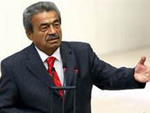 CHP Milletvekili Kamer Genç kaza geçirdi