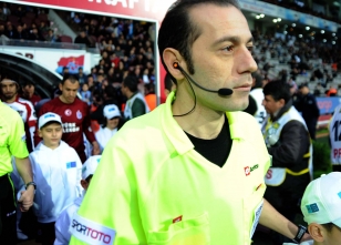 Türk hakeme büyük onur!