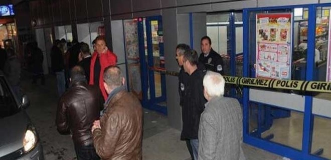 Müşteri gibi girdiği marketi soydu