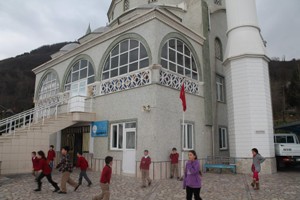 Cami altında ders avlusunda tenefüs