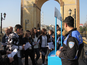 Emniyet bilgilendirmeye devam ediyor