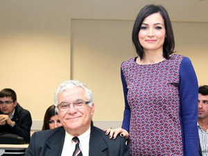 Öğrenciliğe döndü, kızı öğretmeni oldu