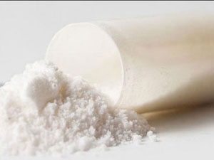 Bıçakla cinsel organını kesip camdan attı!