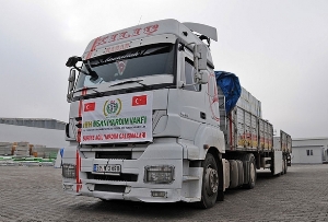 Suriye'ye 35 tır yardım