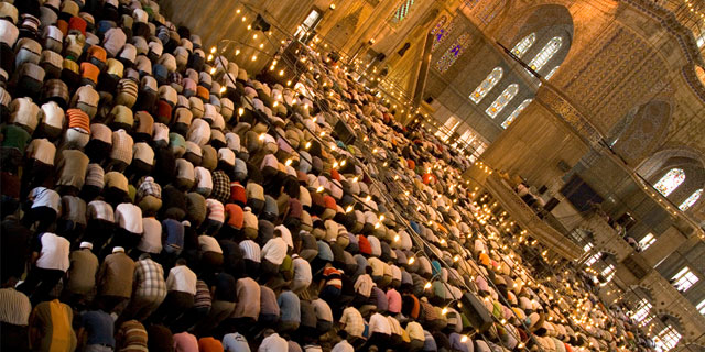 Camilerde kıble yanlış mı?