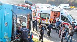 Şoför kriz geçirdi, otobüs devrildi