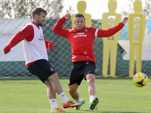 Şahin takıma alışıyor