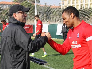 Malouda Akçay'dan özür diledi!