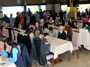 Gümrükçüoğlu kimsesiz çocuklarla buluştu