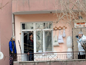 Balkonda asılı cesedi bulundu!