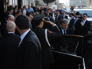 Cumhurbaşkanı tam aracına binecekken...