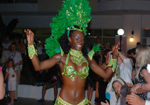 Kemer'de çılgın eğlence geceleri