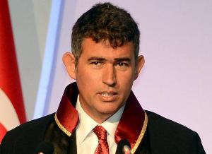 "HSYK mutlaka ikiye ayrılmalı"