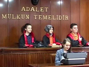 Adliyede "çocuk gözüyle adalet"