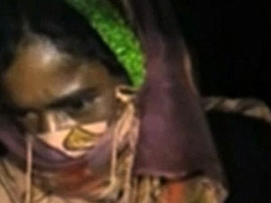 Bütün köy tecavüz etti!