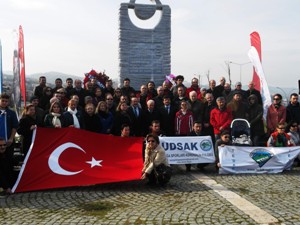 Çığ felaketinde ölen dağcılara anlamlı yürüyüş