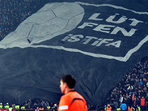 TS tribünündeki pankart Lig TV'ye dokundu!