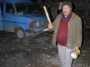 Hırsızlık için geldi aracını bırakıp kaçtı!