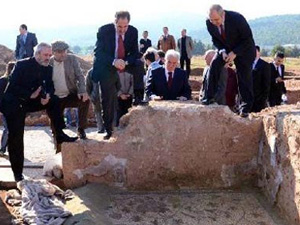 Tarih kokan Sİt alanını BİM'e vermişler