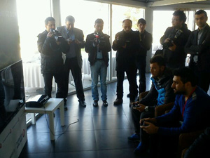 Trabzonsporlu futbolcularla taraftar kapıştı(!)