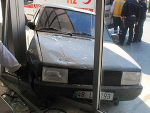 Ehliyetsiz sürücü fırına girdi