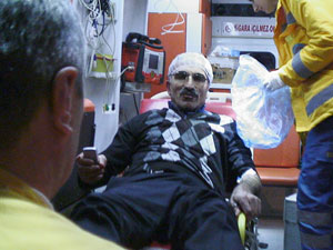 Rize'de imamı sopalarla hastanelik ettiler!