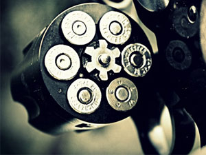 Bir şişe içki için Rus Ruleti oynadılar ve...