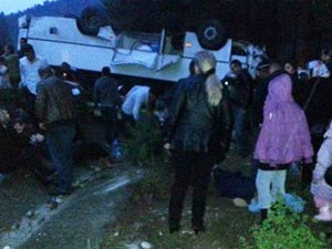 Kayakçıların midibüsü devrildi! Çok sayıda...