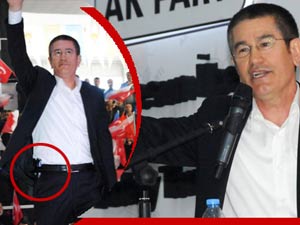 AKP vekil sahneye silahla çıktı!