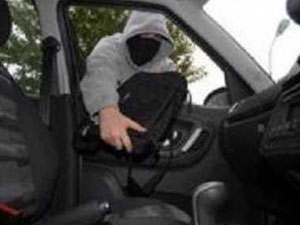 Trabzon'da Başkanın arabası soyuldu