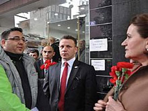 Öğretmen hükümeti şikayet etti!