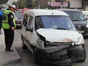 Samsun'da kamyonetin dolmuş ile çarpıştı