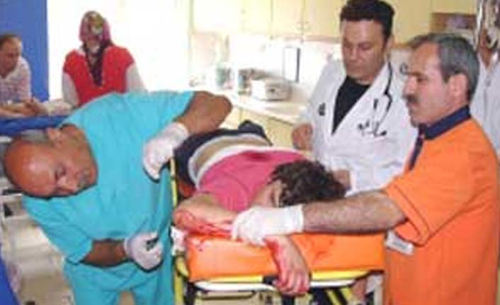 Misafirini sırtından bıçakladı