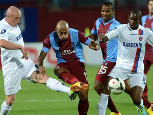 Eski dostlar karşı karşıya