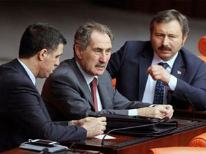 Ak Partili eski vekillerden tahliye tepkisi