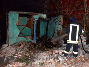 Samsun'da metruk binada yangın!