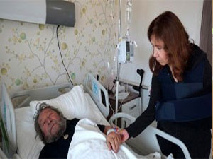 Ünlü ressam hastaneye kaldırıldı!