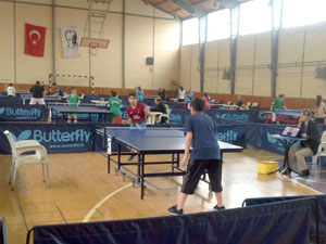 Masa tenisi turnuvasına yoğun İlgi